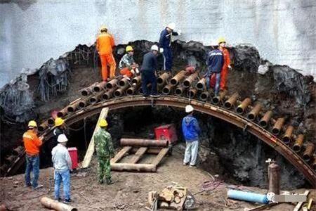 丹东隧道钢花管支护案例